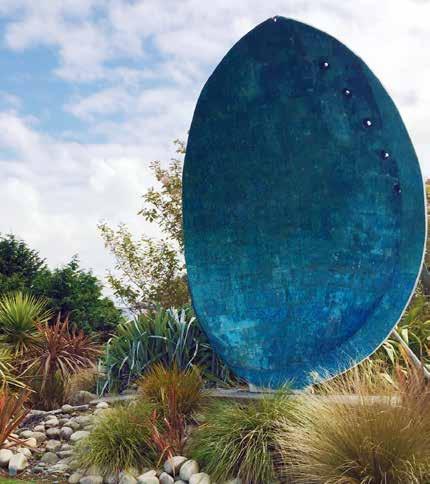 FIORDLAND SOUVENIRS RIVERTON The largest Paua Shell in the world, at our factory in Riverton,