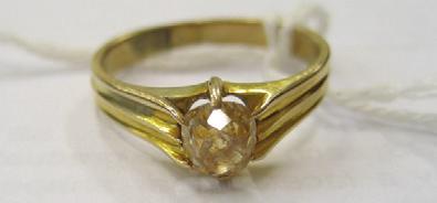 38 carats, in white gold crown setting, yellow gold shank, 18ct h/m, h/m indistinct, size O or 7.