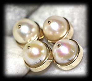 Estimate: R270 R480 50 Pair of 9 carat yellow polished gold cultured pearl stud EARRINGS.