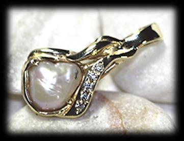 Estimate: R550 R980 62 9 carat yellow polished gold diamond and blister cultured pearl