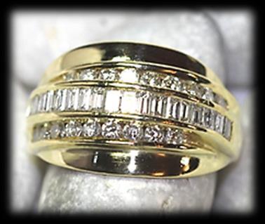 Set in cut up gold (pave) 12 round brilliant cut natural diamonds. Estimated total weight of 0.12 carat. Mass: 15.07 gram.