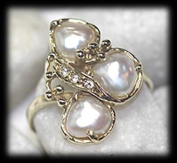 31 9 carat yellow polished gold handmade cubic zirconia and cultured fresh water blister pearl RING.