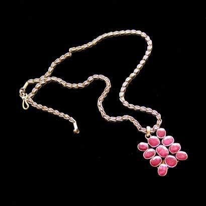 0092 necklaces & pendants Ruby pendant in 24 antique 925