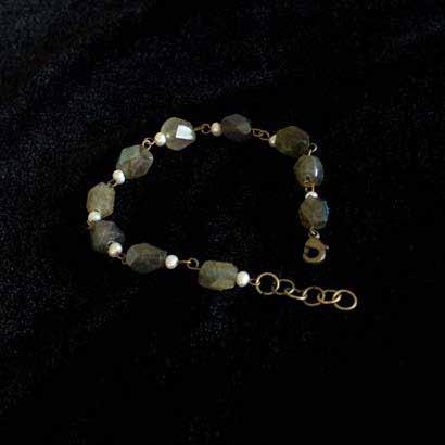 0103 bracelet labradorite & pearls
