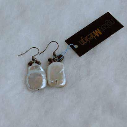 0611 earrings Garnets & Pearl (flat rectangle