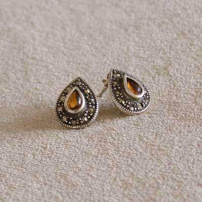 0093 earrings antique silver with amber