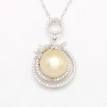 113 18K WHITE GOLD PENDANT set with a golden South Sea pearl (14.