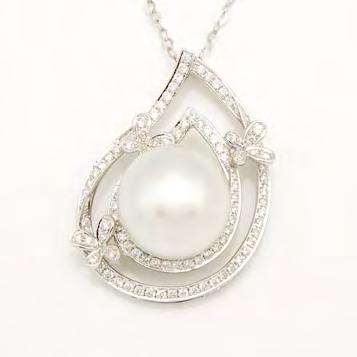 137 18K WHITE GOLD NECKLACE set with two grey Tahitian pearls and two South Sea pearls (14.0mm to 15.