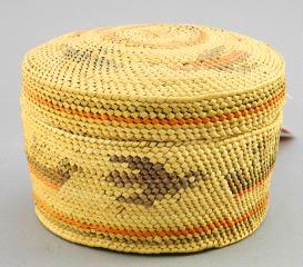 412 Nuu-chah-nulth circular covered basket- top