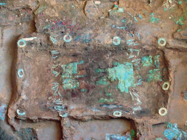 Excavation of Tomb M28 in the Cemetery of the Rui State at Liangdai Village in Hancheng City, Shaanxi quer wares are concentrated in the northeastern and northwestern corners, but a few of them are