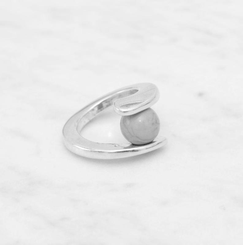 Rings The most elegant of se ngs. Orbit This ring comes with the I y Bi y marble set.