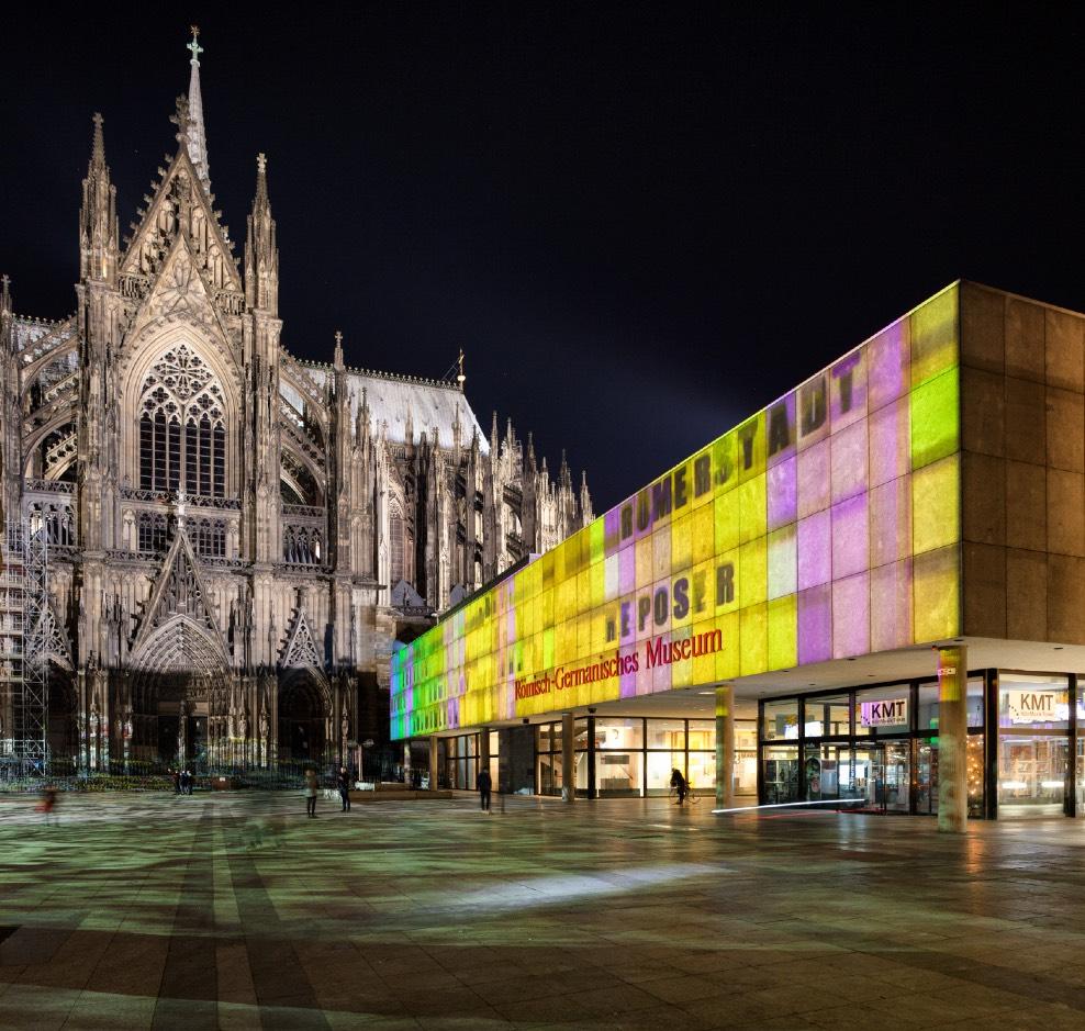 bells, creating a sensual-spherical space experience together with the light installation. Time Drifts Cologne by Philipp Geist Duration of the installation January 15 and 16 from 6 p.m. to 10 p.m. The seemingly fixed ground around the Cologne Cathedral begins to drift gently.