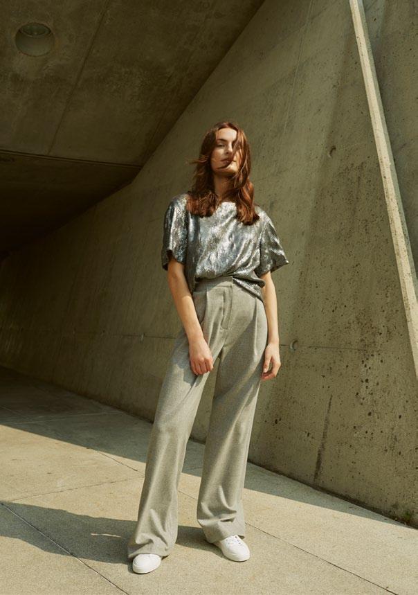 SEQUIN TOP & WOOL TROUSERS Short sleeved shirt made of cotton jersey