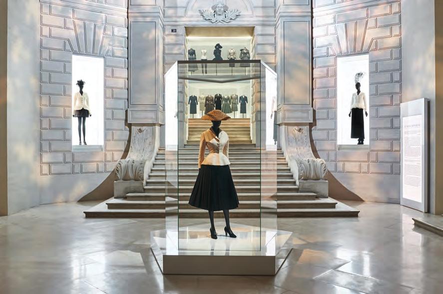 FASHION & LEATHER GOODS EXCELLENT GROWTH ACROSS ALL LOUIS VUITTON S BUSINESSES, OTHER BRANDS STRENGTHENED THEIR PERFORMANCE Christian Dior Couture The Fashion and Leather Goods business group