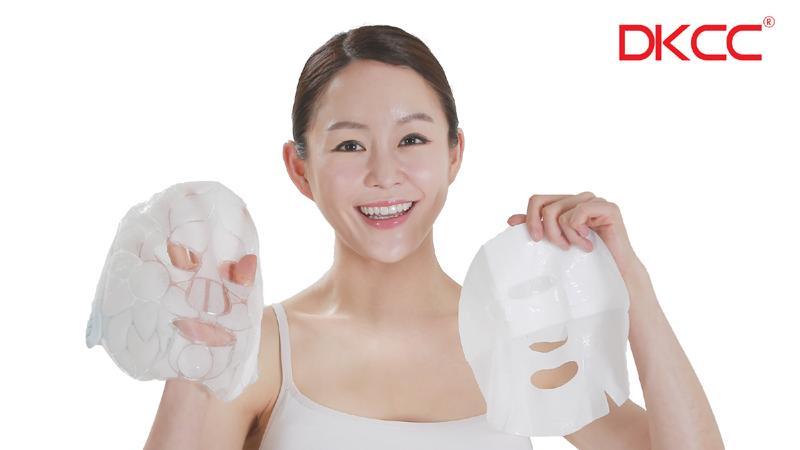 >> Only use Cooling Mask Pack? It feels cool when we put the mask pack on our face right? What is the main point of mask pack that has cooling aspect? Yes!