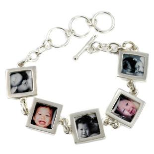 Whether our product holds your treasured photo, engraved initials, or simply