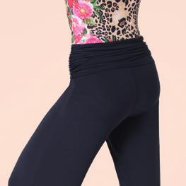 Featuring a flattering rouched waistband and clean leg shape makes this style perfect for any