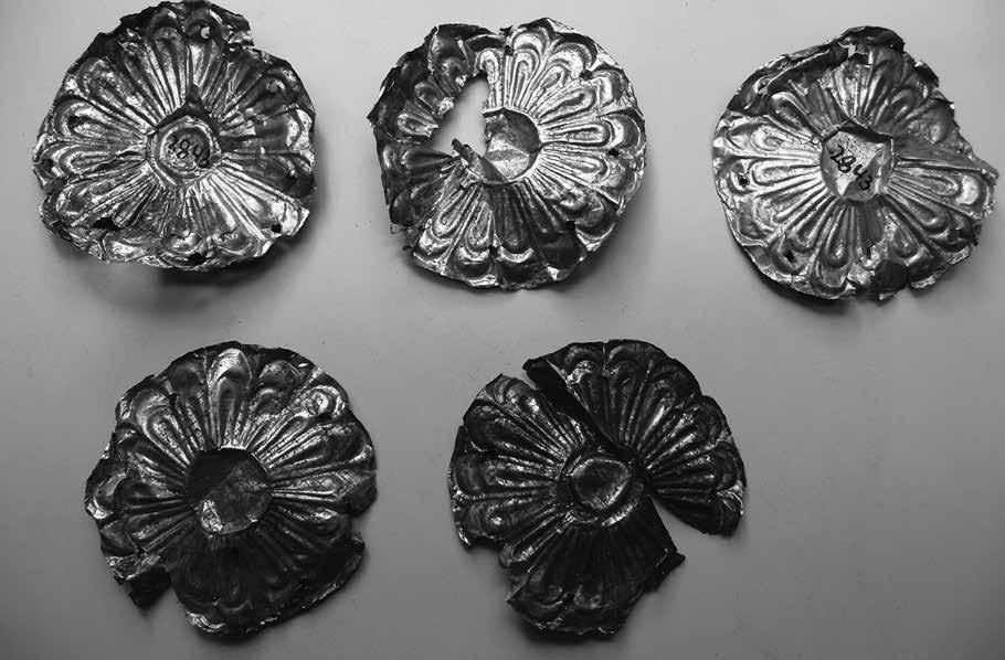 6. Buttons, Pins, Clips and Belts Inconspicuous Dress Accessories 145 Fig. 6.1: Gold rosettes, NAM 2843. Mycenae Chamber Tombs.