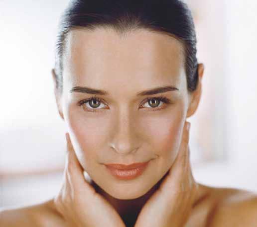 01 Elemis has over 20 years experience in treating both men and women in the professional spa environment.
