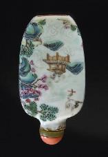 106 Chinese Qing Qianlong porcelain snuff bottle depicting immortals in a
