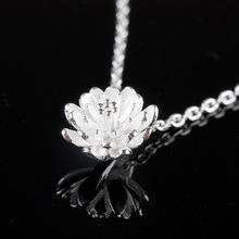 Flower Necklace This necklace is amazing for girls who like or love FLOWERS. It does not come in different colours.