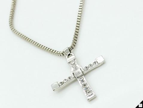 CROSS NECKLACE This is a nice 100% genuine metal cross that has realistic