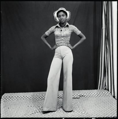 Finally, one of Malick Sidibé s most emblematic series offers an escapade to the shores of the Niger where young people once gathered for picnics on Sundays, and listened to records of their favorite