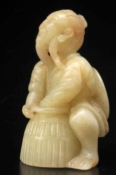 25" 0238 JADE PENDENT with bird carved decor H: 5.