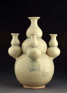 0297 WHITE GLAZE TRIPLE-GOURD PORCELAIN VASE H: 23cm - 9" 0299-B GREEN JADEITE BALUSTRE SHAPED SNUFF BOTTLE with carved decor of a dragon among clouds. Glass stopper circled with metal. H: 7cm - 2.