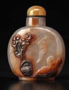 5" 0306 AGATE SNUFF BOTTLE with carved decor of a crane and a pine. Agate stopper.