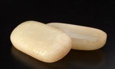 5" E: 2000 / 2500 0025 SMALL CLEAR CELADON NEPHRITE GROUP, two ducks swimming with lotus in their beaks. L: 6.5cm - 2.