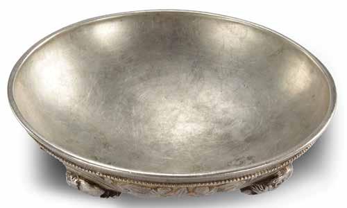 Gilt-silver bowl [Figs. 29, 30; Color Pl. VI]. One of the most striking artefacts of all those excavated in the cemetery, this bowl, found in Tomb M1, is 14 cm in diameter and stands 4 cm high.