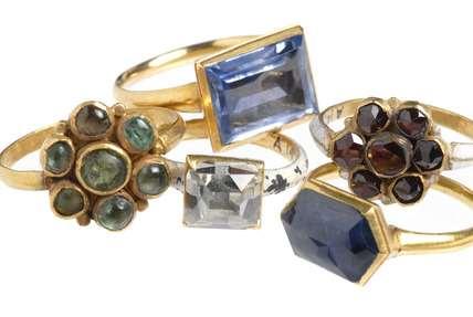 Rings set with gems Who wore rings and what did they symbolise?