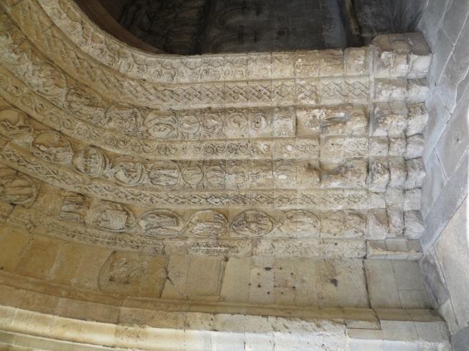 The outer arch is carved with eight bands, three of which contain a series of medallions with figures, which recent research has shown to have been inspired by a tenth-century