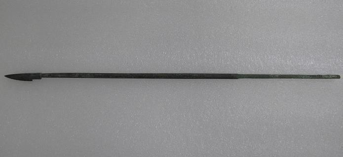 111. Inventory number: 000176 Object title: Arrow Dimensions: Length 30.4cm Material: Bronze Date made: Qin Period (221 206 BCE) Shaanxi Institute of Archaeology No.