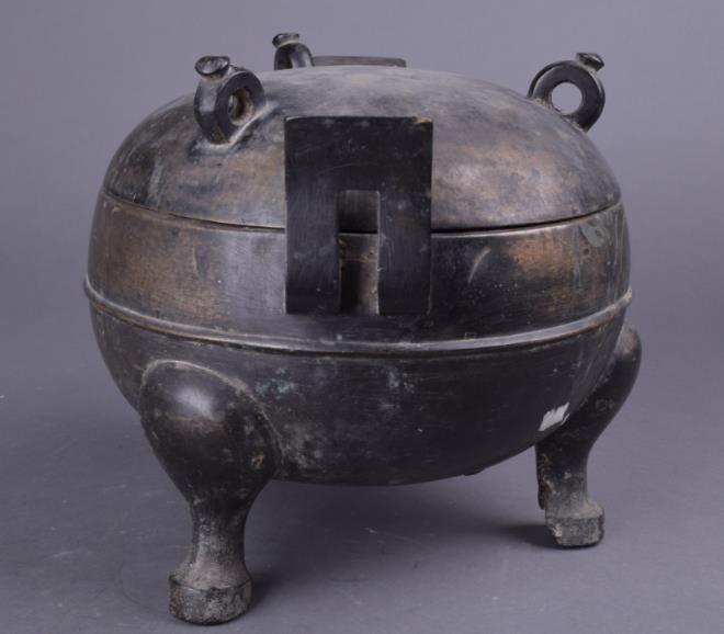 30. Inventory number: 7383 Object title: Tripod ding, inscribed with two characters diao yin ( 雕阴 ) and zhao shi ( 赵氏, Zhao family). Dimensions: Height 21.