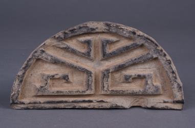 78. Inventory number: 1393 Object title: Roof-tile end with kui pattern (mythological dragon-like animal) Dimensions: Diameter 18.