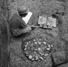 Londinium and its hinterland: the Roman period The archaeological evidence Two 4th-century hearths on the Roman foreshore of the Thames at Thamesmead, Bexley The development of tile and pottery