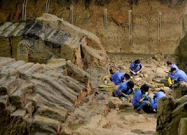 a burial pit in the ancient capital Xi an are expected to uncover 1500 more of the life-sized clay figurines.