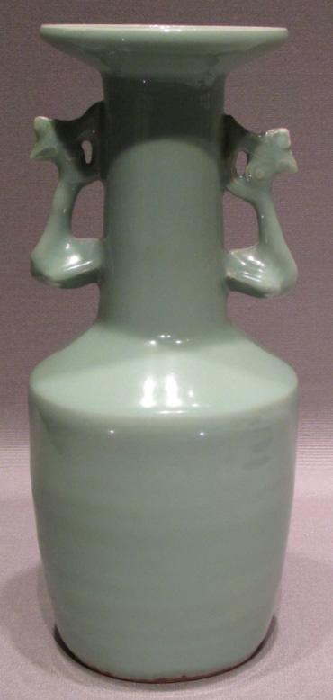 porcelain producing center. Analysis of the frit showed that it was made up of the same formula as in the glaze of Ruzhou pieces.