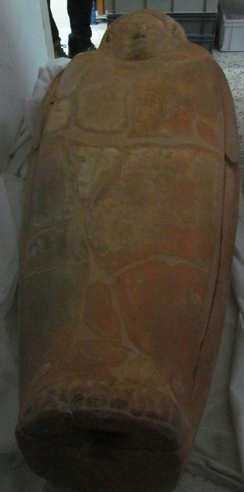 1.2 Anthropomorphic terracotta sarcophagus from the Valetta museum Dimensions: > 1,5 m (l) Material: Terracotta Origins: Ghar Barka Context: Burial, necropolis Chronology: 5th century BCE Form: