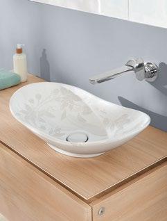 natural vitality: the soft curving shape of the baths, supported by a premium wood frame, creates a modern