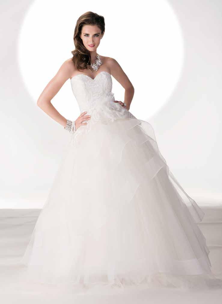 The grand finale dress in the movie, this crisp white sweetheart ball gown with layered petal skirt is made of sequin floral lace with organza skirt and optimistically foreshadows wedding plans for