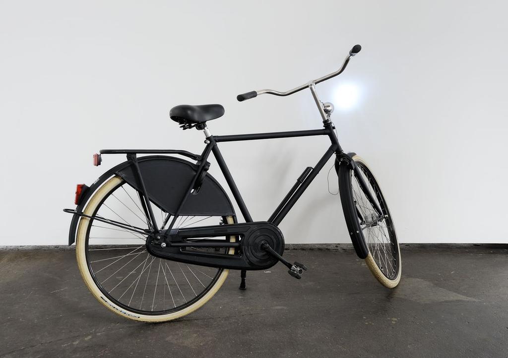 During the entire duration of the exhibition Livret III at Motive Gallery in Amsterdam, the bicycle was used