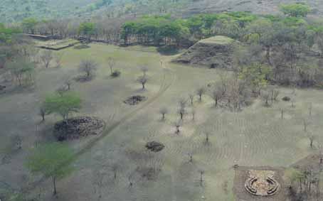 450 years too soon 233 1. A helicopter view of the Ceremonial Center of Cihuatán with the Acropolis excavations visible at the top of the photograph. Photo: Paúl E. Amaroli B.