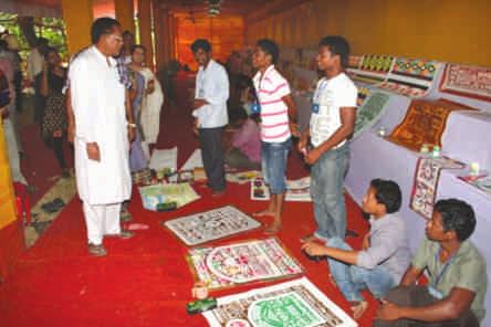 was devoted for live demonstration of the art and crafts as well as exhibition and sale of the products and that continued till 7.00 PM.