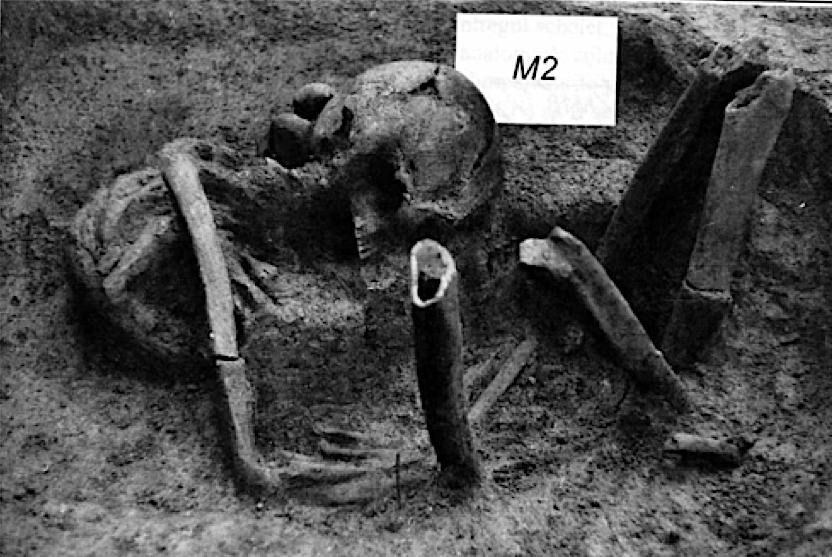 Figure S1.7: Mesolithic graves nos. 2 (left) and 25 (right) from Ostrovul Corbului.