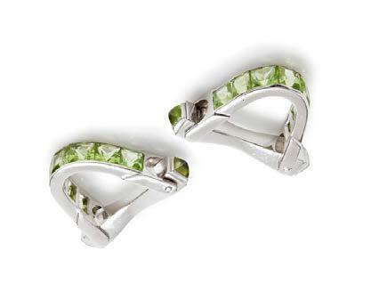 peridots, the terminals also set with squared peridot cabochons, modelled in unmarked white metal Overall length: 30mm 500-700 139 HC477/3 A pair of gentleman s