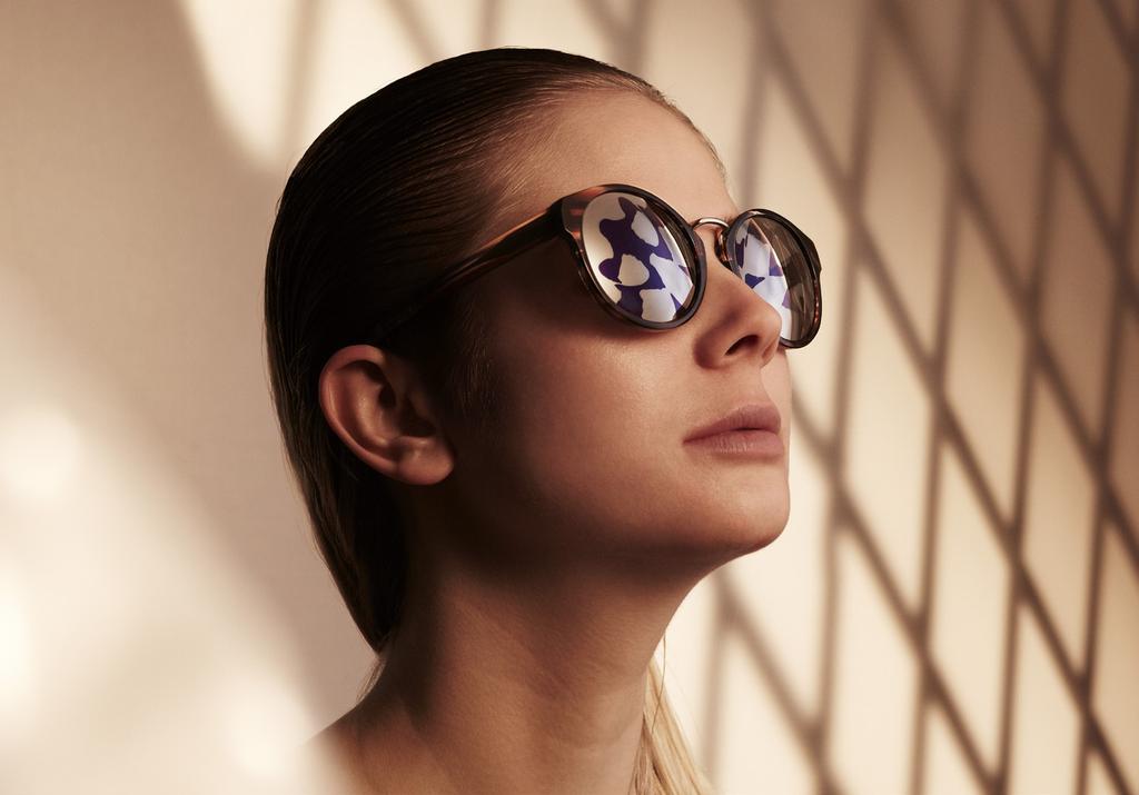 Jean Baptiste Fastrez VENICE Since 2010, French designer Jean-Baptiste Fastrez has been drawing inspiration from the materials and processes traditionally used in eyewear, creating a number of unique
