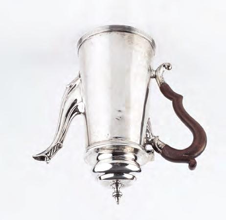 633. A SILVER BACHELOR S COFFEE POT, in the Georgian style with hinged, domed cover, reeded borders and shaped wooden handle by Henry Wilkinson & Co, London 1915, 16.5cm high, 10.